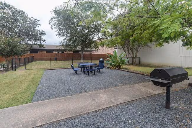 4821 E Riverside Dr Austin, TX 78741 photo 5