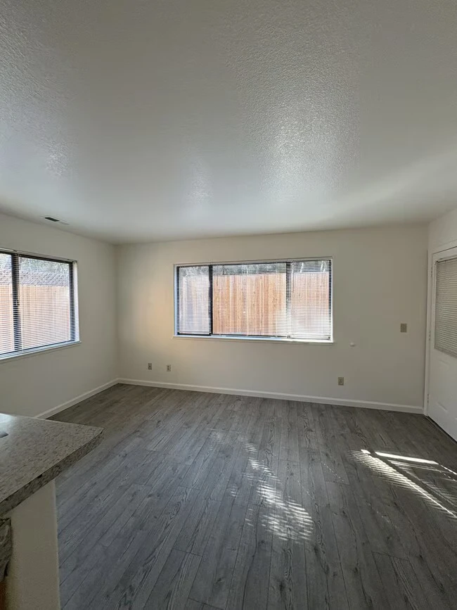 1748 Mount Olive Dr Santa Rosa, CA 95404 photo 4