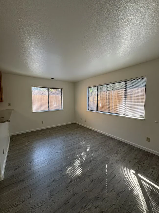 1748 Mount Olive Dr Santa Rosa, CA 95404 photo 5