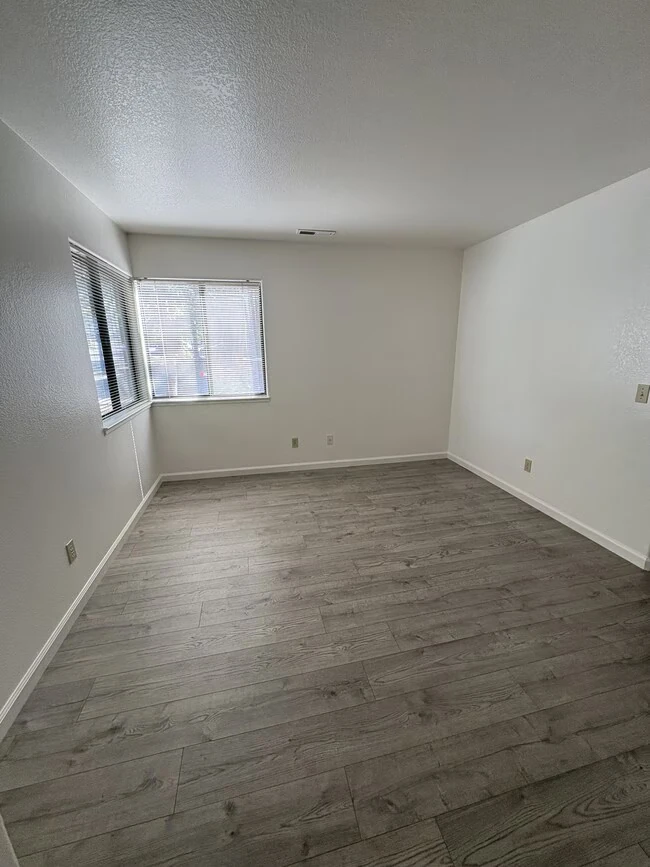 1748 Mount Olive Dr Santa Rosa, CA 95404 photo 2