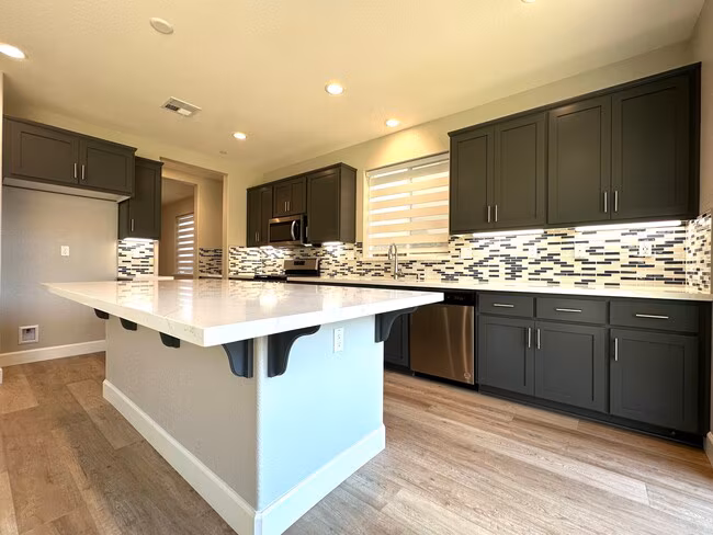 Beautiful Newer 5 Bedroom, 4 Bath in the hills of Pittsburg photo 5