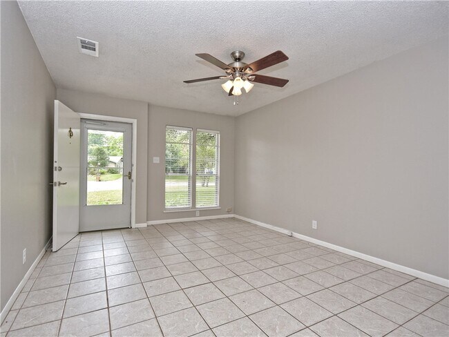 8406 Whittman Cove Austin, TX 78757 photo 3