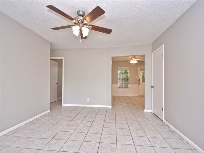8406 Whittman Cove Austin, TX 78757 photo 4