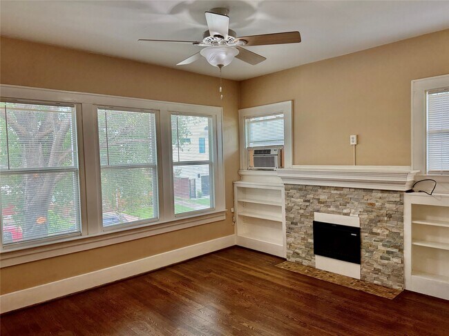 605 W Saulnier St Houston, TX 77019 photo 3