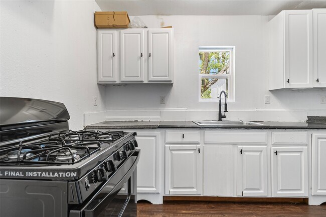 725 S Washington Ave Livingston, TX 77351 photo 5