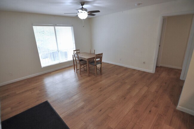 2207 Leon St Austin, TX 78705 photo 3