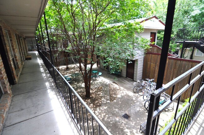 2207 Leon St Austin, TX 78705 photo 2