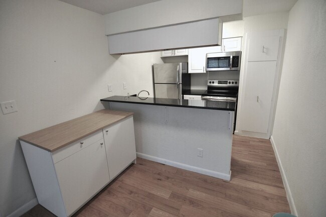 2207 Leon St Austin, TX 78705 photo 4