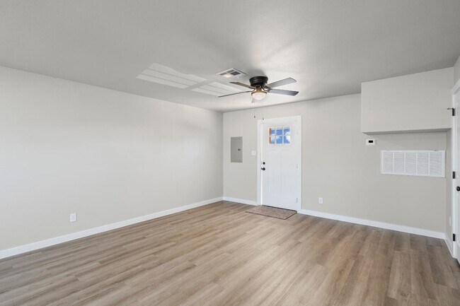 113 Thomas St Rogers, TX 76569 photo 5