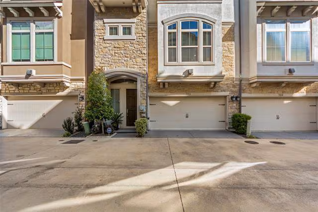 762 Lacey Oaks Place, Dallas, TX 75204 photo 2