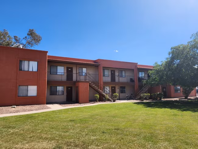 Courtyard Apartments photo 3