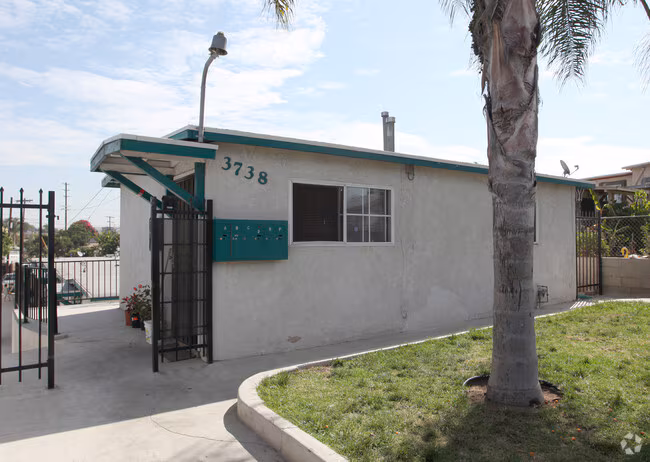 3738 Acacia Street, San Diego, CA 92113 photo 3