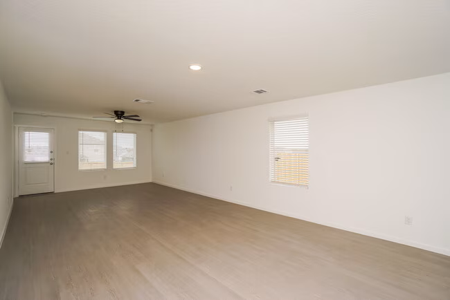 540 Roquefort St New Braunfels, TX 78130 photo 5