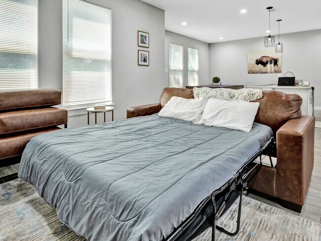721 Perry Ave Waxahachie, TX 75165 photo 3