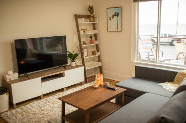 2430 Alki Ave SW Seattle, WA 98116 photo 3