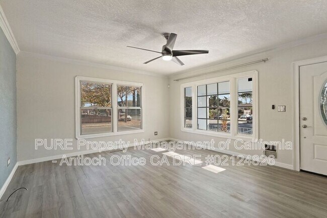 300 W 9th Street photo 5