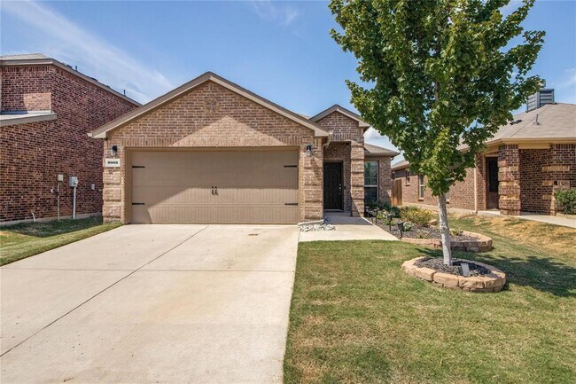 8905 Deadwood Lane, Aubrey, TX 76227 photo 2