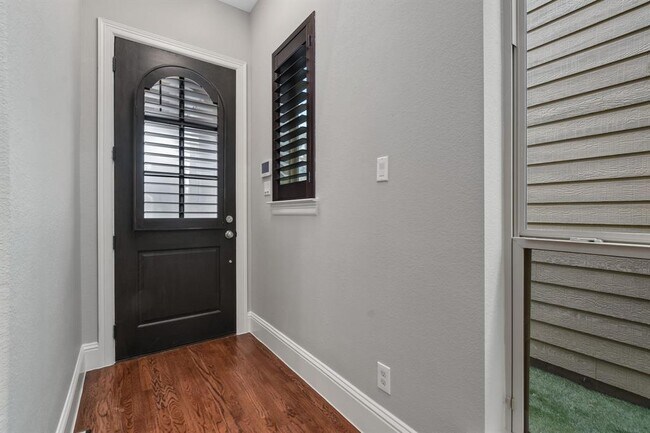 2261 Longwood Dr Carrollton, TX 75010 photo 4