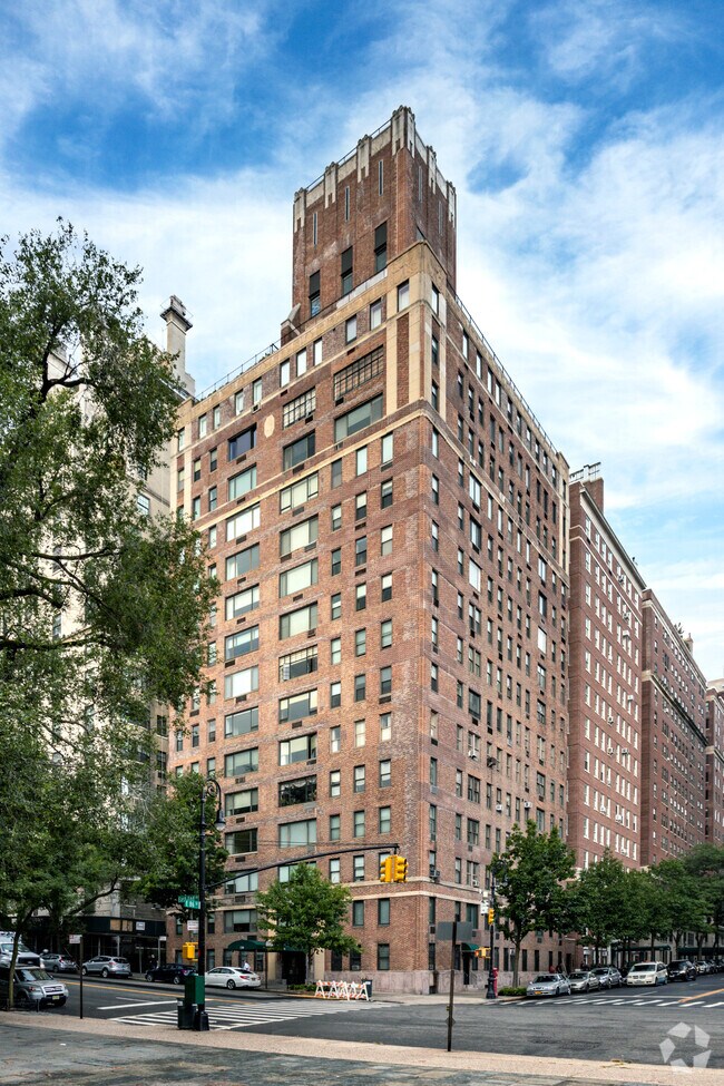 130 E East End Ave New York, NY 10028 photo 4