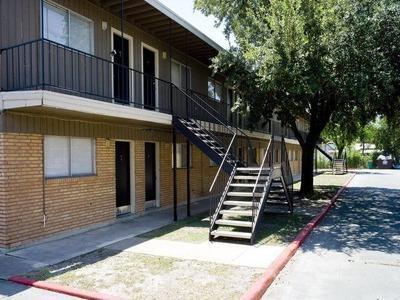 247 W Dickson Ave San Antonio, TX 78214 photo 3