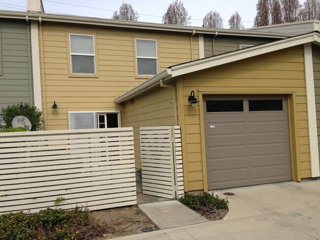3 Bed 2 Bath Condo For Rent photo 5