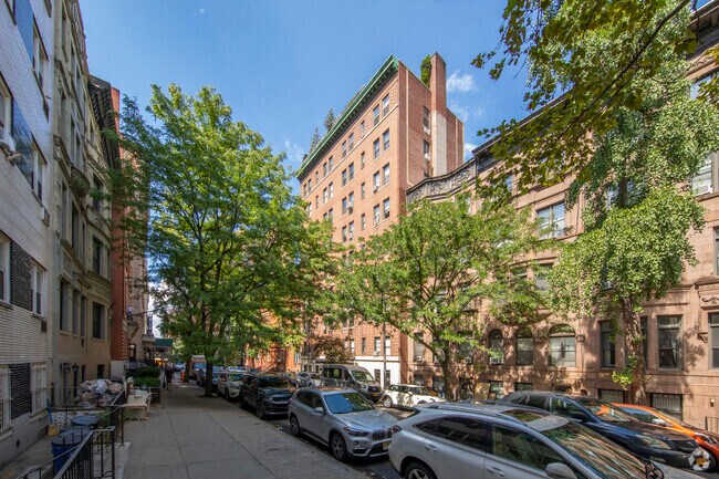 151 W 74th St New York, NY 10023 photo 2