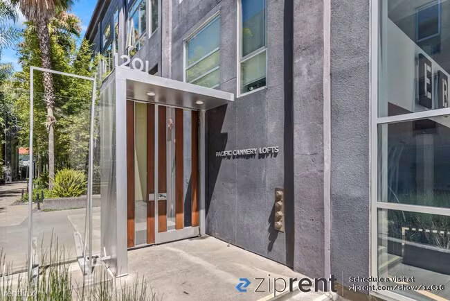 1221 Pine Street, Oakland, CA 94607 photo 2