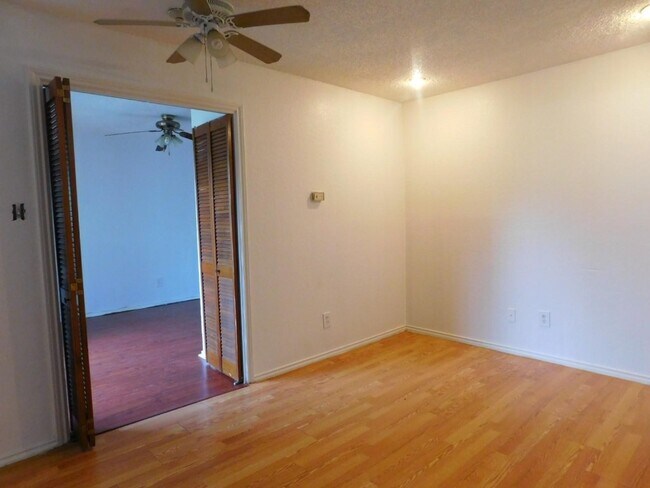 2309 Balsam Drive, Arlington, TX 76006 photo 2