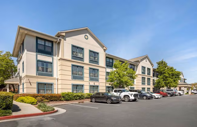 Furnished Studio-Richmond - Hilltop Mall photo 3