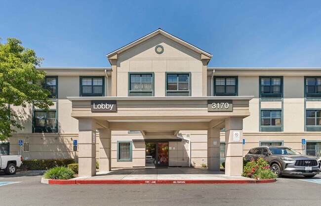 Furnished Studio-Richmond - Hilltop Mall photo 2