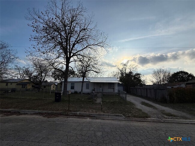 784 Samuels St New Braunfels, TX 78130 photo 3