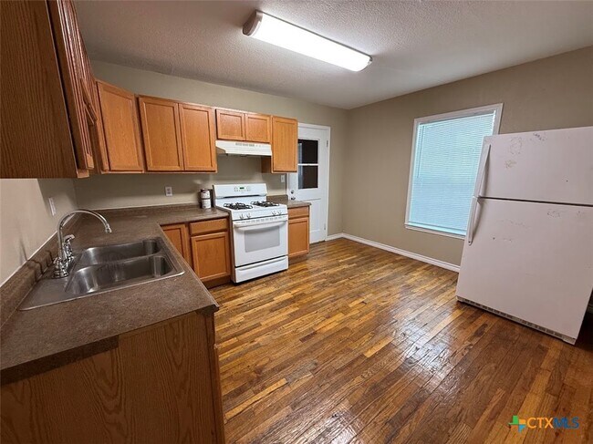 784 Samuels St New Braunfels, TX 78130 photo 5