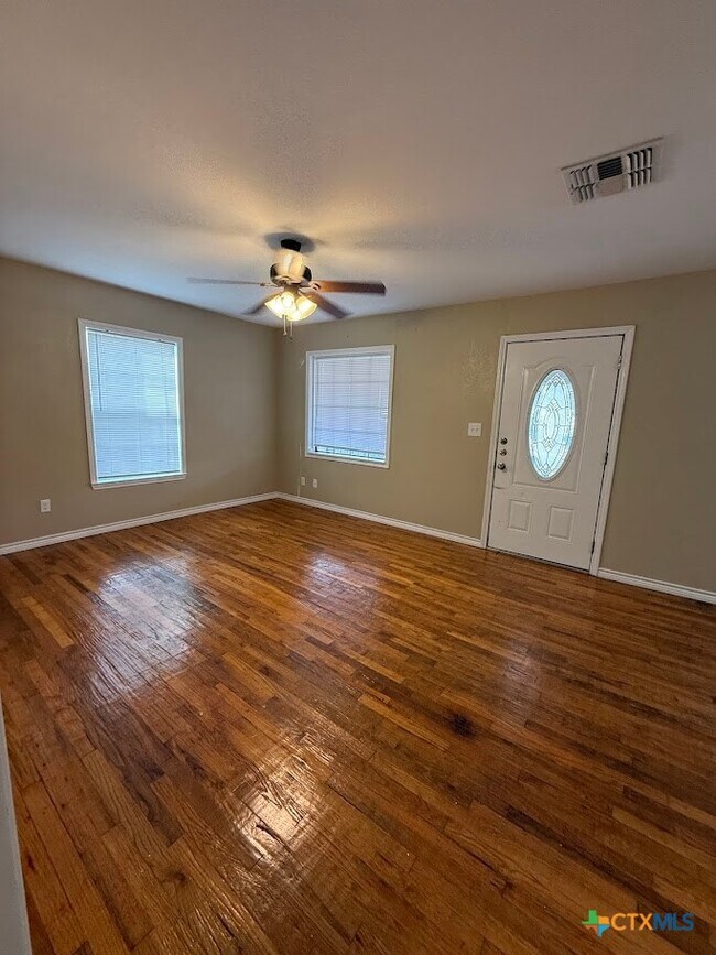 784 Samuels St New Braunfels, TX 78130 photo 4