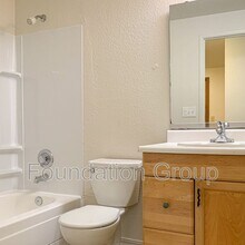 916 N 104th St Seattle, WA 98133 photo 4