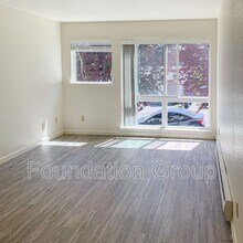 916 N 104th St Seattle, WA 98133 photo 3