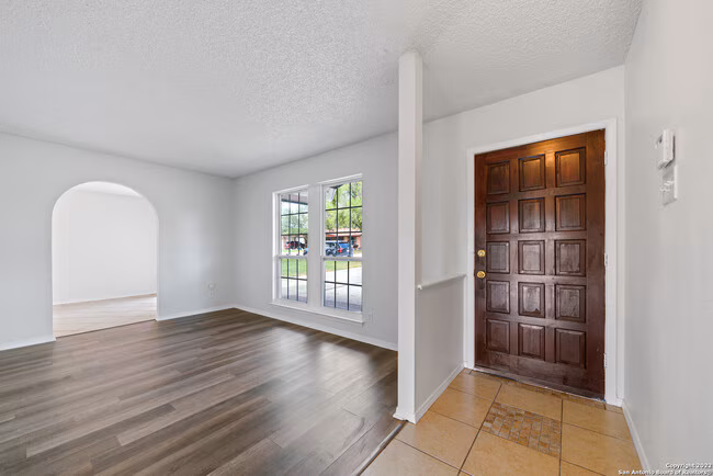 4851 Castle Arms Dr San Antonio, TX 78218 photo 5