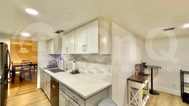 7618 N 19th Dr Phoenix, AZ 85021 photo 5
