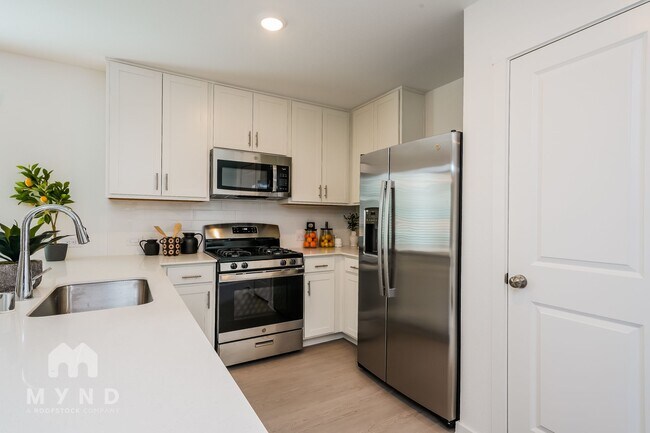 2732 Country Creek Ln photo 5