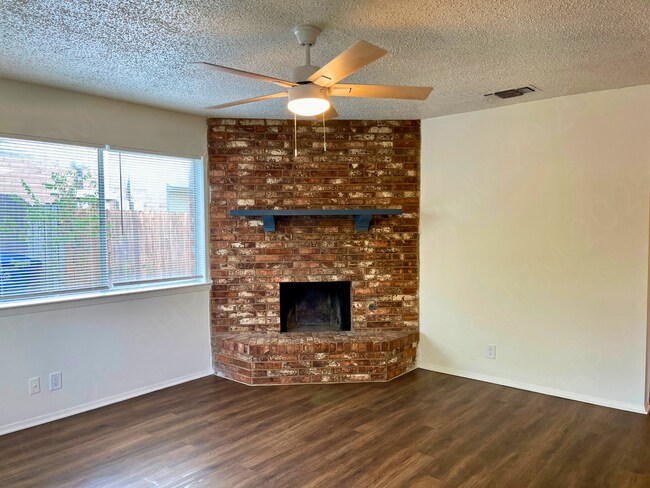 8026 Echo Wind St San Antonio, TX 78250 photo 4