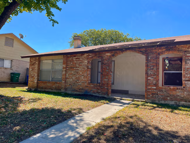 8026 Echo Wind St San Antonio, TX 78250 photo 2
