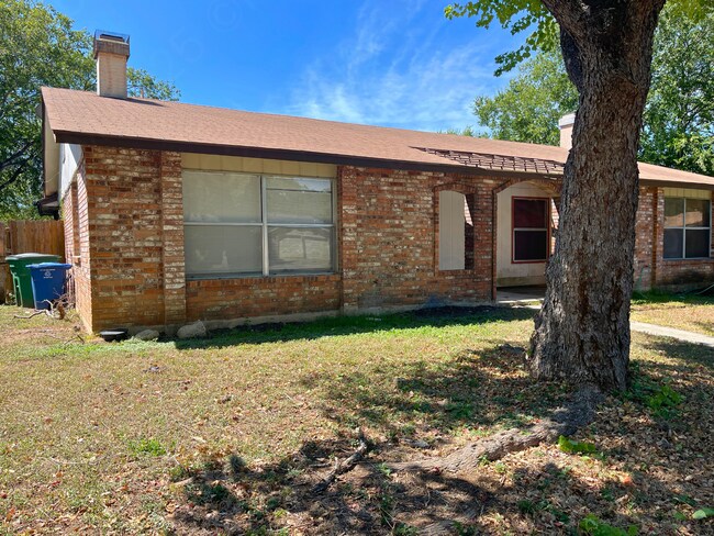 8026 Echo Wind St San Antonio, TX 78250 photo 3