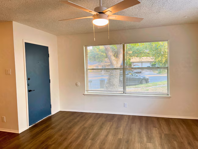 8026 Echo Wind St San Antonio, TX 78250 photo 5