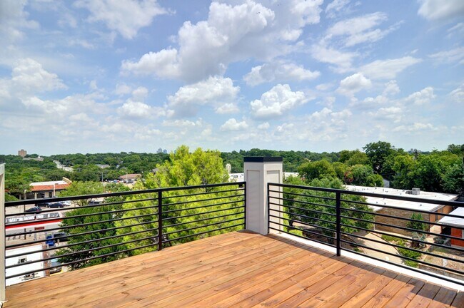 2512 Forest Park Blvd Fort Worth, TX 76110 photo 4