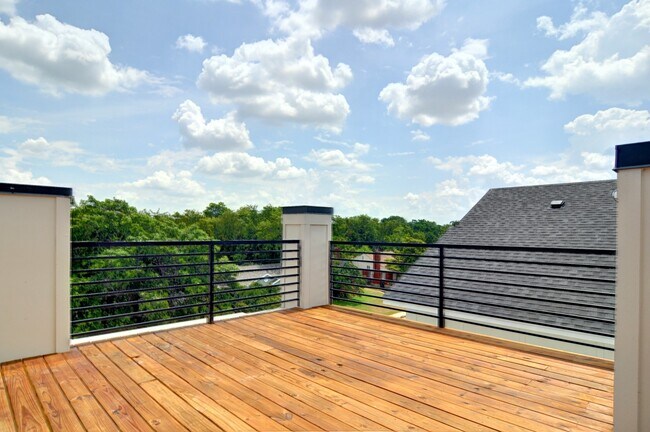 2512 Forest Park Blvd Fort Worth, TX 76110 photo 5