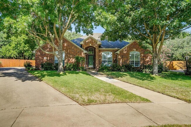 750 Shady Tree Court, Burleson, TX 76028 photo 2