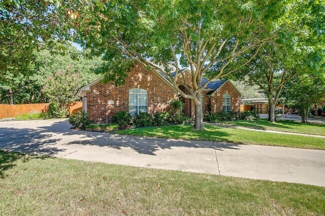 750 Shady Tree Court, Burleson, TX 76028 photo 3