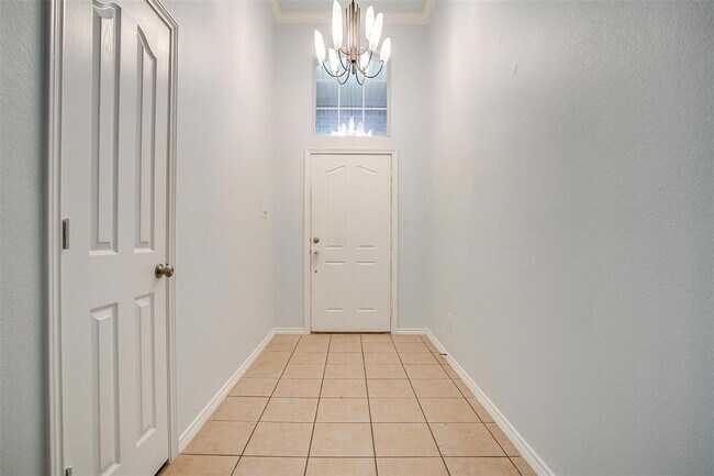 750 Shady Tree Court, Burleson, TX 76028 photo 4