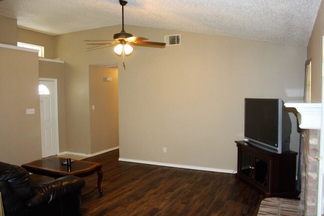 24 Atlantic Avenue, Midlothian, TX 76065 photo 3