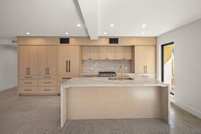 857 F Ave Coronado, CA 92118 photo 2