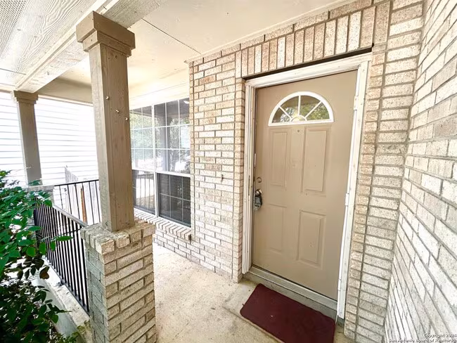 1914 Owlwolf Creek San Antonio, TX 78245 photo 4